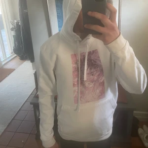 Cool Elephant hoodie - Supersnygg hoodie från the cool elephant med supersnygg rosa mönster. Strl XS, passar typ mig som är 165 cm men även mindre om man vill ha lite mer oversize. Fint skick, kostar ca 650kr nu.