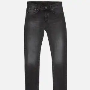 Nudie grim Tim jeans i färgen svart/grå Storlek 27/30 men passar större Pris kan diskuteras Nypris 1600