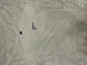 stussy strawberry tröja - bra skick.  mått 50/68