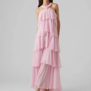 Intressekoll på denna fina klänning från Vero Moda i storlek S🌸Pris kan diskuteras 