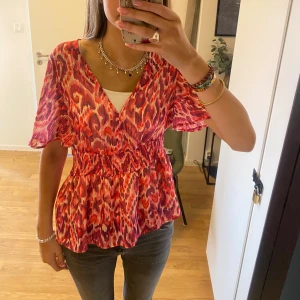 Blus  - Gullig blus från zara storlek M 