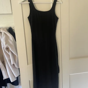 Svart klänning  - Helt oanvänd klänning 