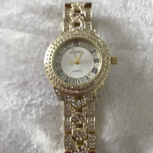 Super Häftig Dam Strass Klocka  - Helt ny  Dia 38.00mm