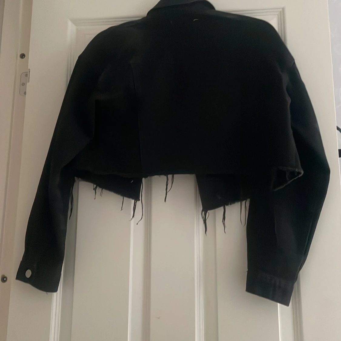 Svart kroppad jeansjacka  - 90