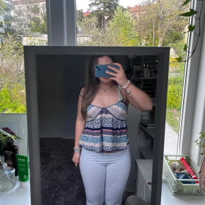 mönstrad topp - den topp som är jätte fin men inte används längre. köpte den någon gång förra året på zalando.