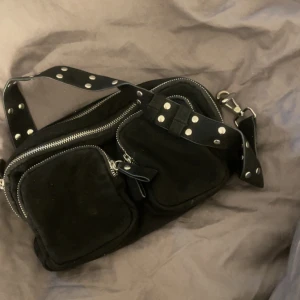 Väska  - Söt väska från Gina, super bra skick då jag aldrig använder den.