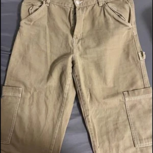 Byxor från h&m - 3st för 100kr  1 för 50kr Storlek 40-42