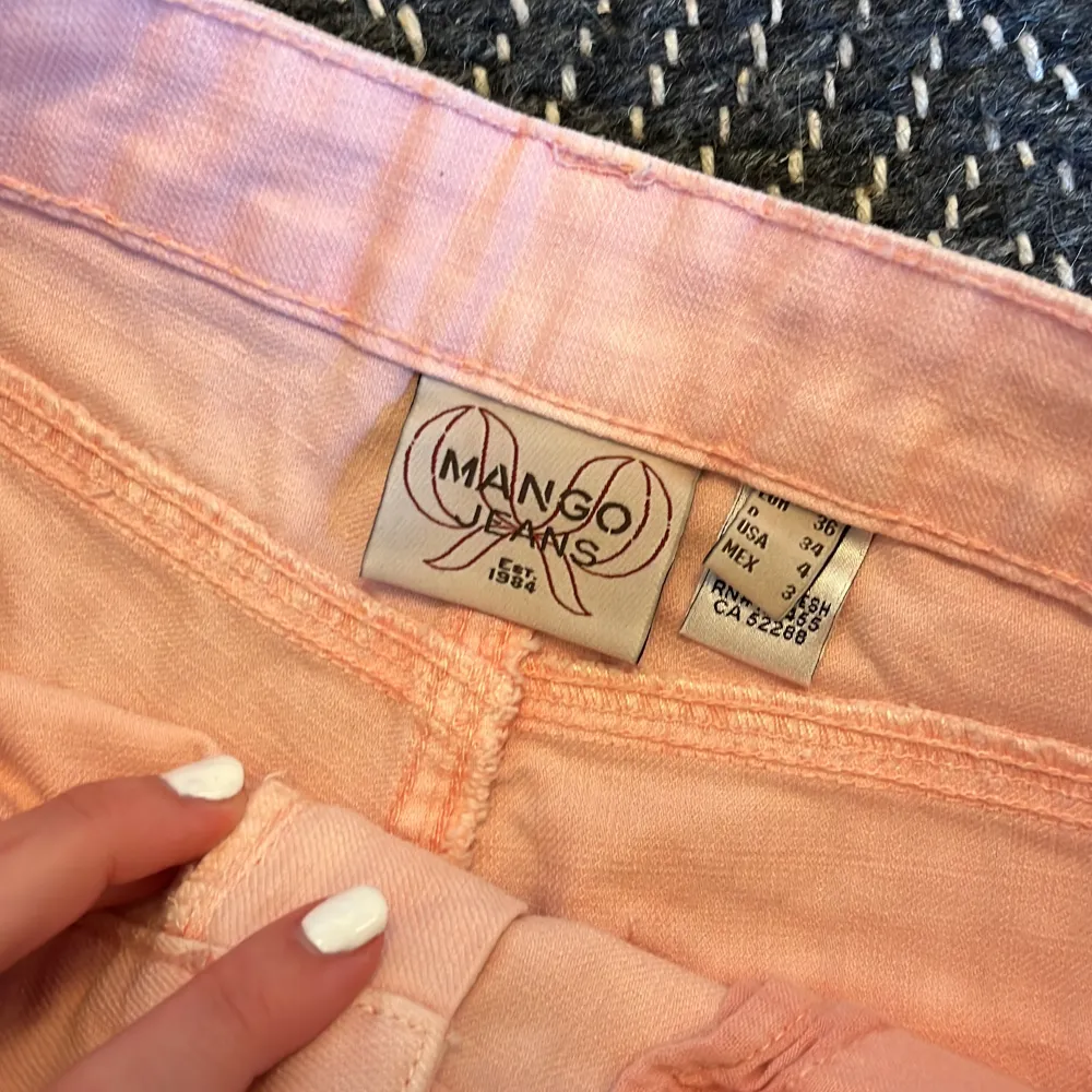 Jättesöta shorts från Mango i storlek 36, skulle dock säga att dom är ganska små i storleken då dom inte passar mig som vanligtvis har S/36💕. Shorts.