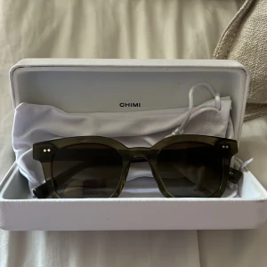 Chimi 02 Green  - Solglas ögon, som är jättefina till sommaren! Ursprungspris 1350 men säljer för 700