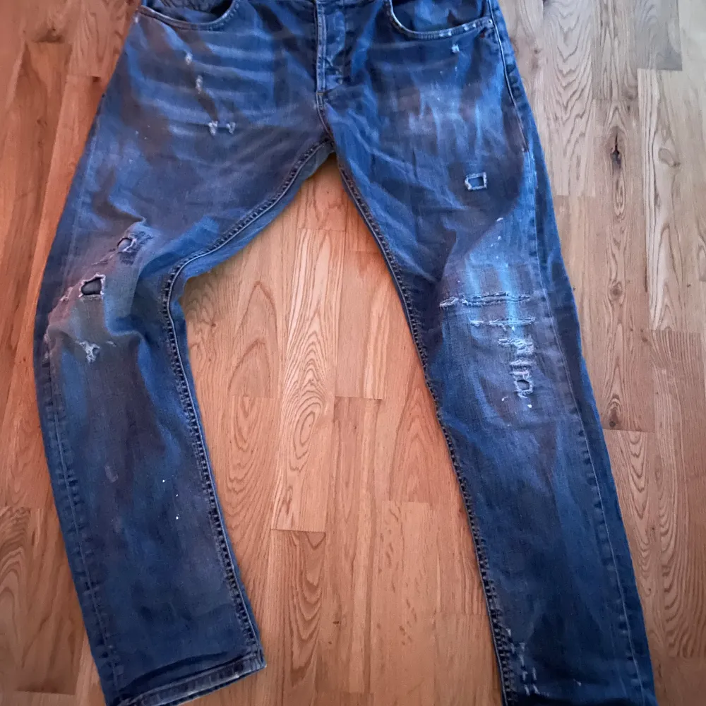 Dessa snygga dondup jeans är nu till salu för bara 849, nypris är 3799kr storlek 33. Jeans & Byxor.