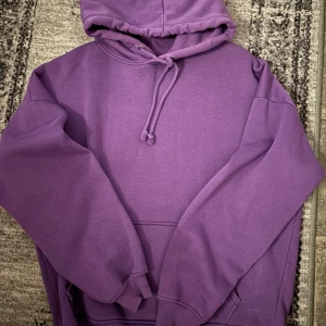 Bikbok hoodie - Använd Max 5 gånger, nyskick ganska oversize