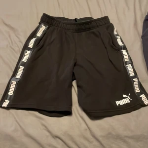 1st mjukis shorts puma - Puma shorts i bra skick man får dom andra shortsen på köpet.  