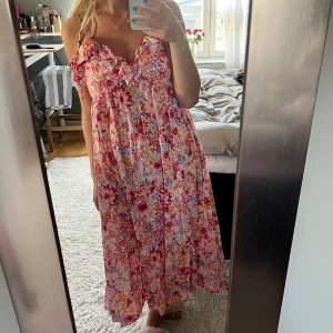 Klänning  - Långklänning från H&M🩷 Stl 36 och köparen står för frakten!