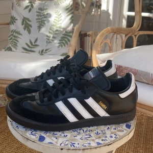 Adidas samba storlek 42 cond 8-10 - Adidas samba, använda flertalet gånger men väldigt bra skick 