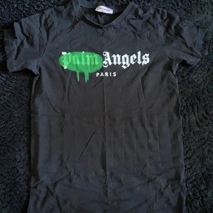 Palm angels t-shirt - Inga skador superfin och skön märkes t-shirt 