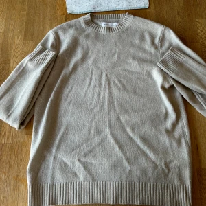 Samsoe tröja  - Säljer denna feta Samsoe tröjan! Sparsamt använd, inga defekter! Priset är inte hugget i sten🤝🔥