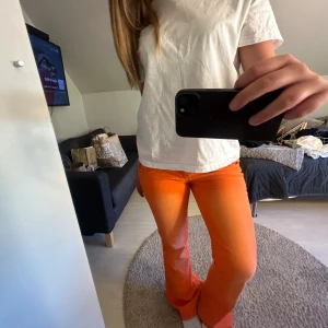 Orangea lågmidjade jeans - Såååå snygga, lågmidjade 