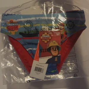 Nya! Fireman Sam badbyxor för barn 4-5år  storlek 104/110  - Nya! Fireman Sam badbyxor för barn 4-5år  storlek 104/110 * Nya  * Hela  * Rena  * Fri frakt vid köp över 1000sek