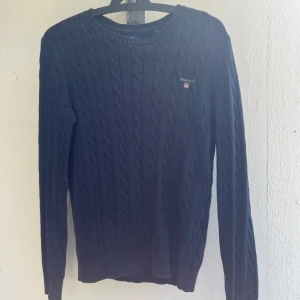 Gant Tröja - 5/10  Använd ganska mycket  inga defekter som jag kan se För mer frågor eller bilder skriv! Mvh Karl 