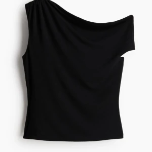 Topp - Jätte fin topp från h&m i storlek XS, aldrig andvänd. Köpt för 2 veckor sedan! Skriv om ni har funderingar.🫶🏼