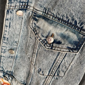 Blå jeansjacka - I jättefint skick och är använd endast en gång💗 Passar mig fint och jag brukar ha S.