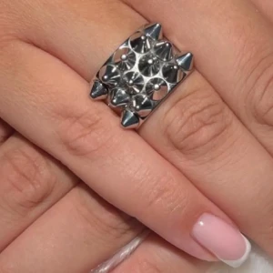 Edblad ring peak - Säljer min super trendiga edblad ring❤️ den är i strl S/16.8mm❤️ säljer eftersom jag börjat använda guldsmycken❤️