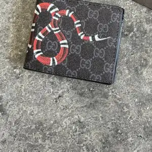 Väldigt fin Gucci plånbok med plats inuti