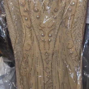 Fest klänning  - Jätte fin fest/bröllop klänning jätte bra skick användes endast en gång , otroligt fin och stilig 