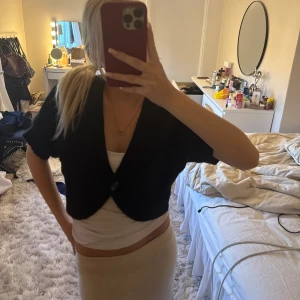 Bolero - Så fin svart bolero! Strl S