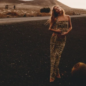 Kjol - Zara - Hör av er vid frågor eller funderingar ❤️