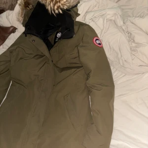 Äkta canada goose jacka  - Jätte skön jacka i god skick. Pris kan diskuteras vid snabb affär 