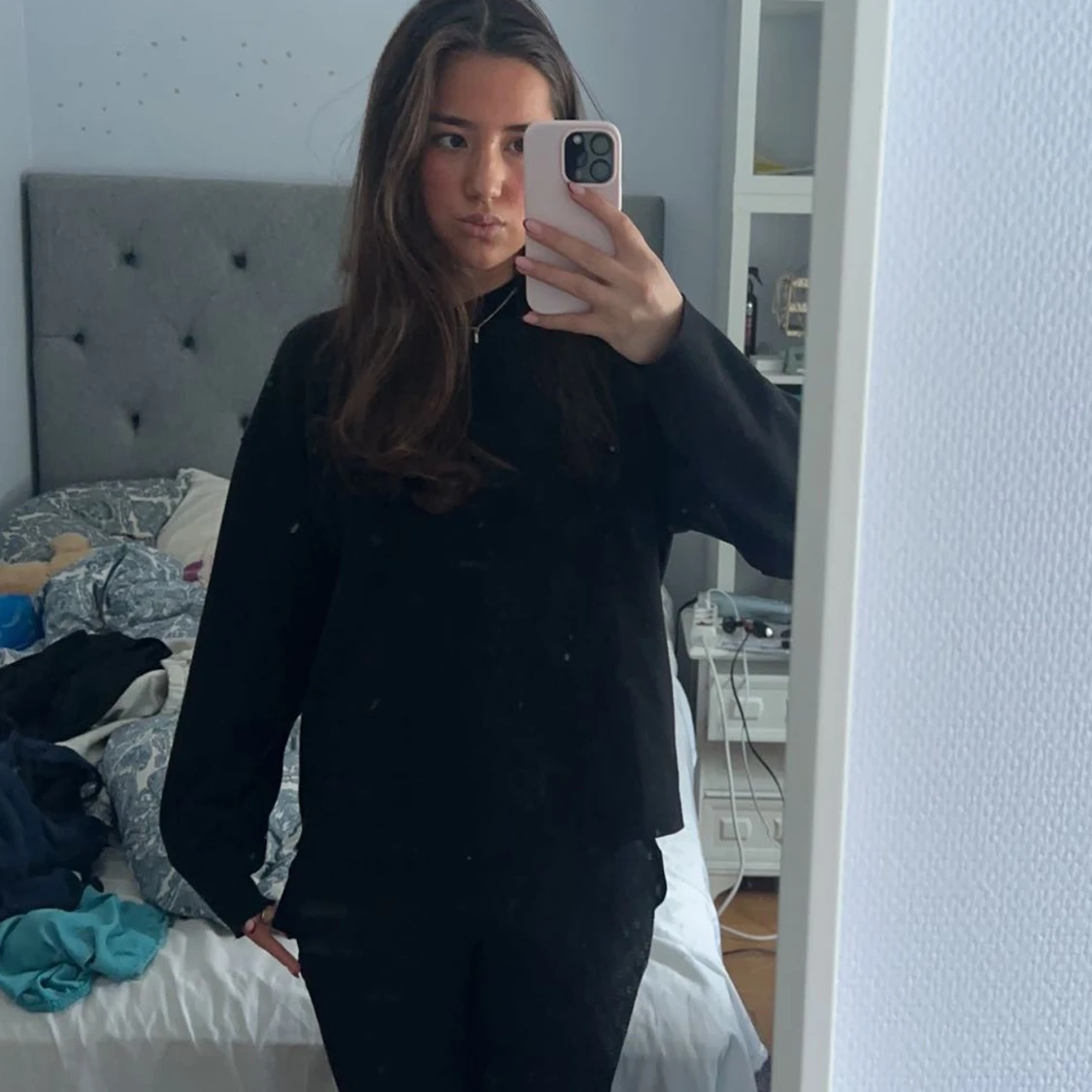 svart långärmard tröja