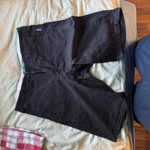 Shorts - Nån carlings shorts i smal 