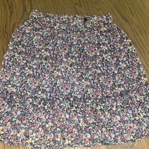 Kjol!!💕💕💕 - Jättesnygg kjol som passar perfekt som topp också💋💋