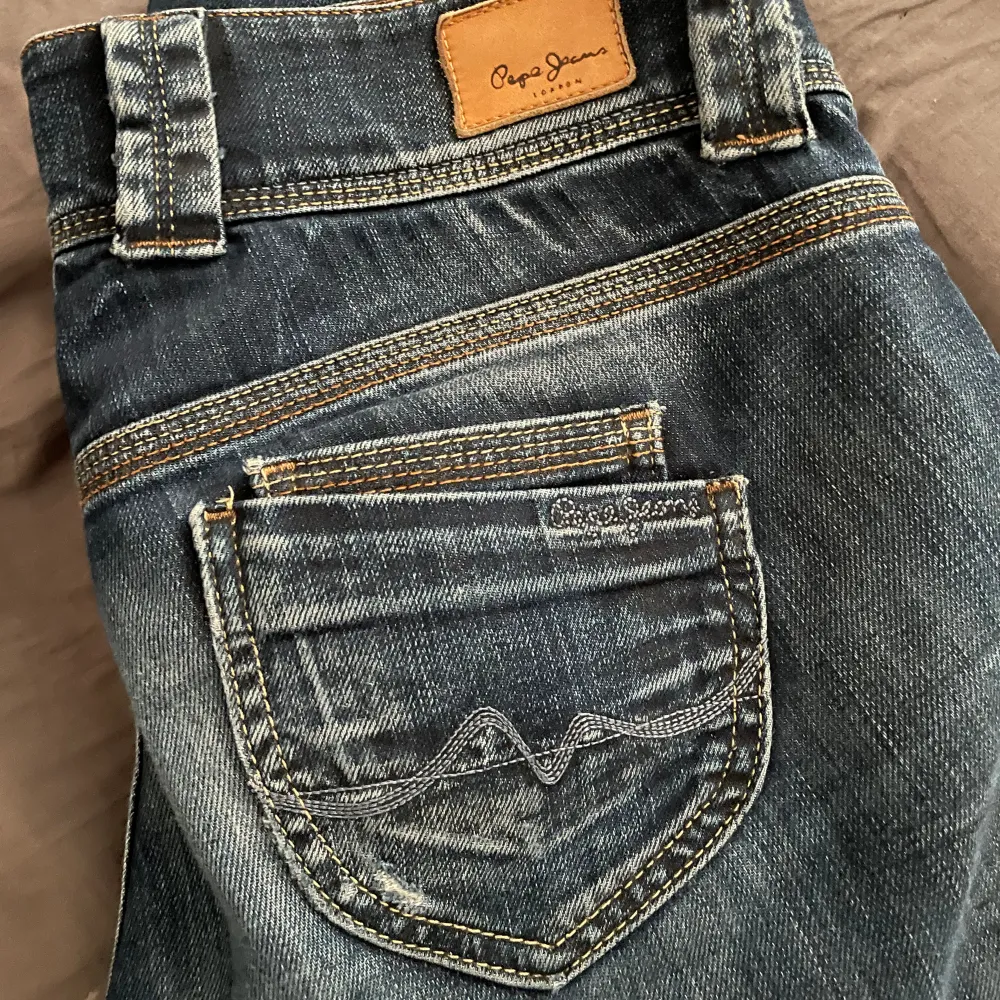 Säljer superfina jeans från pepe💕 Strl: W29 L32. Köpta på Vinted, superfint skick! Passar mig som har M. Skriv vid frågor!💕💕. Jeans & Byxor.
