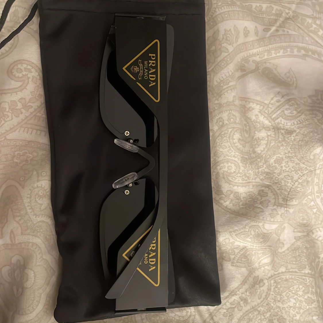 PRADA SOLGLASÖGON - 90