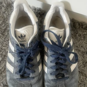 Gazelle skor - Köpta på Sellpy för 150kr men är rätt så slitna därav pris!  Stl 36/2 MÄN, passar mig lite stort som har 36 i dam🤍