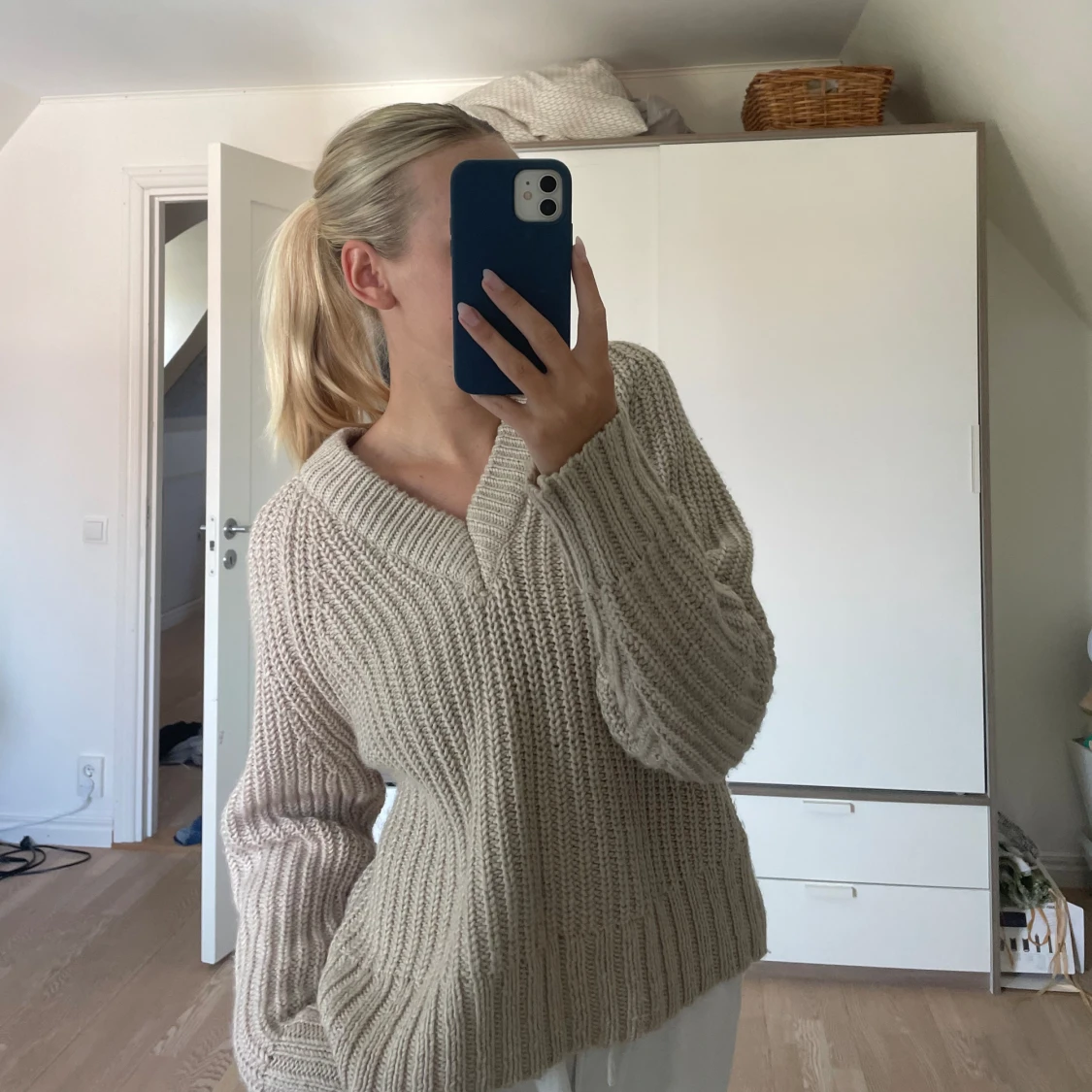 Beige stickad tröja  - 90