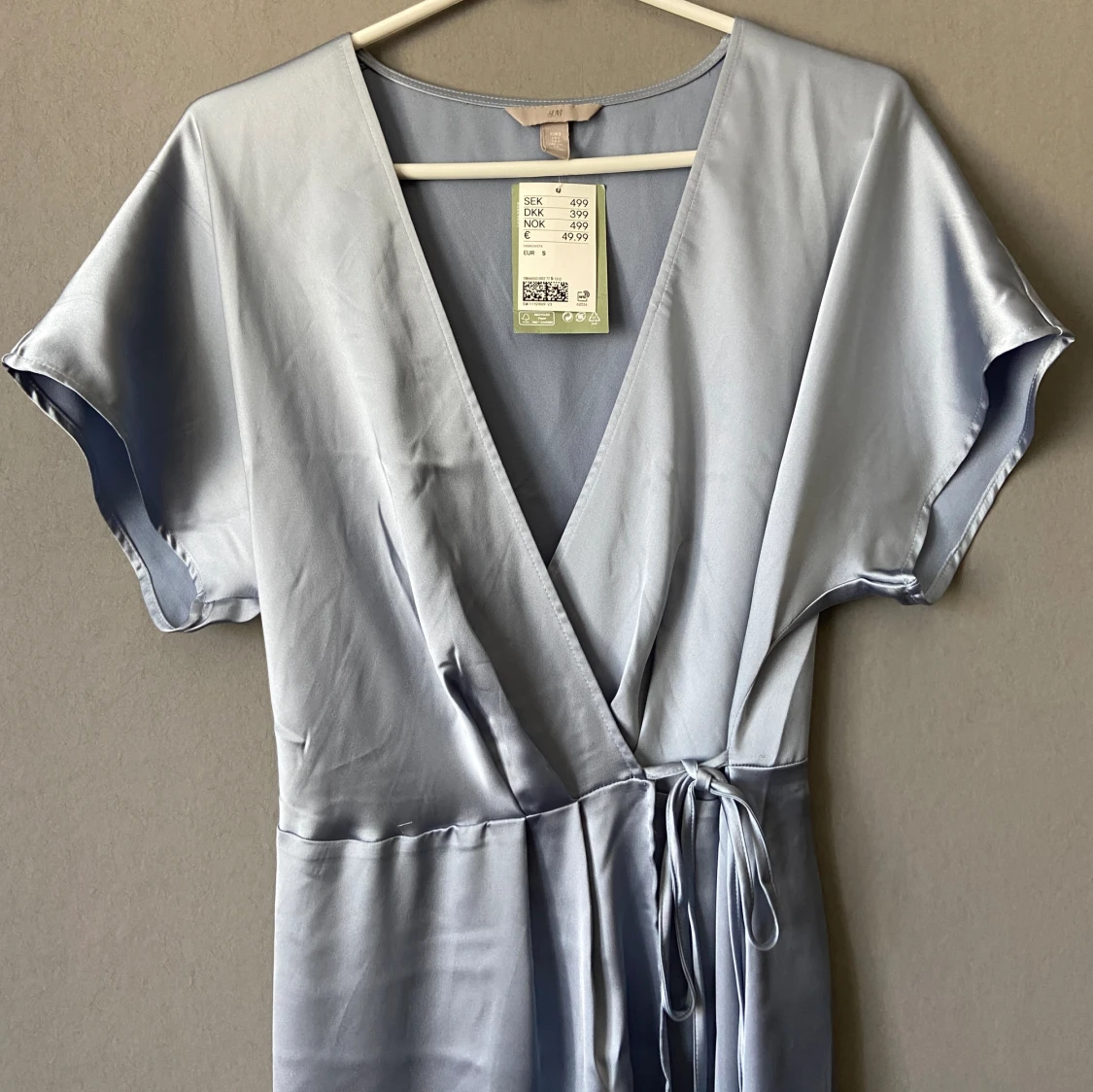 Satin blå midi klänning