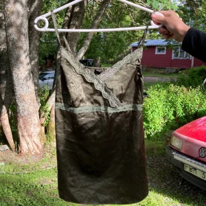 Y2K vintage linne - Fint silkes linne med spets, perfekt för sommar eller kvällar med kompisar. Fin kvalitet och nästan oanvänd. 