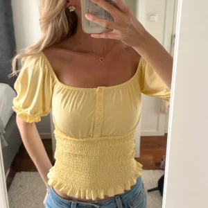 Söt topp - Så söt och somrig topp från märket Chiara Forthi, storlek S