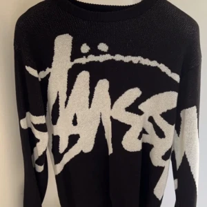 Stussy x nike - Stussy x nike storlek M passar L . Helt ny påse och ettiketer tillkommer !