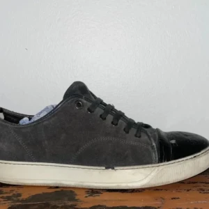 Lanvins - Jag säljer ett par slitna lanvins som är för stora för mig, bud tas emot och säljs till det högsta budet som jag får!! Skorna går och fixa till vid en skomakare!