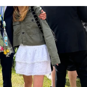 jacka - super snygg tunn skjortjacka perfekt nu till kalla sommarkvällar!🩷