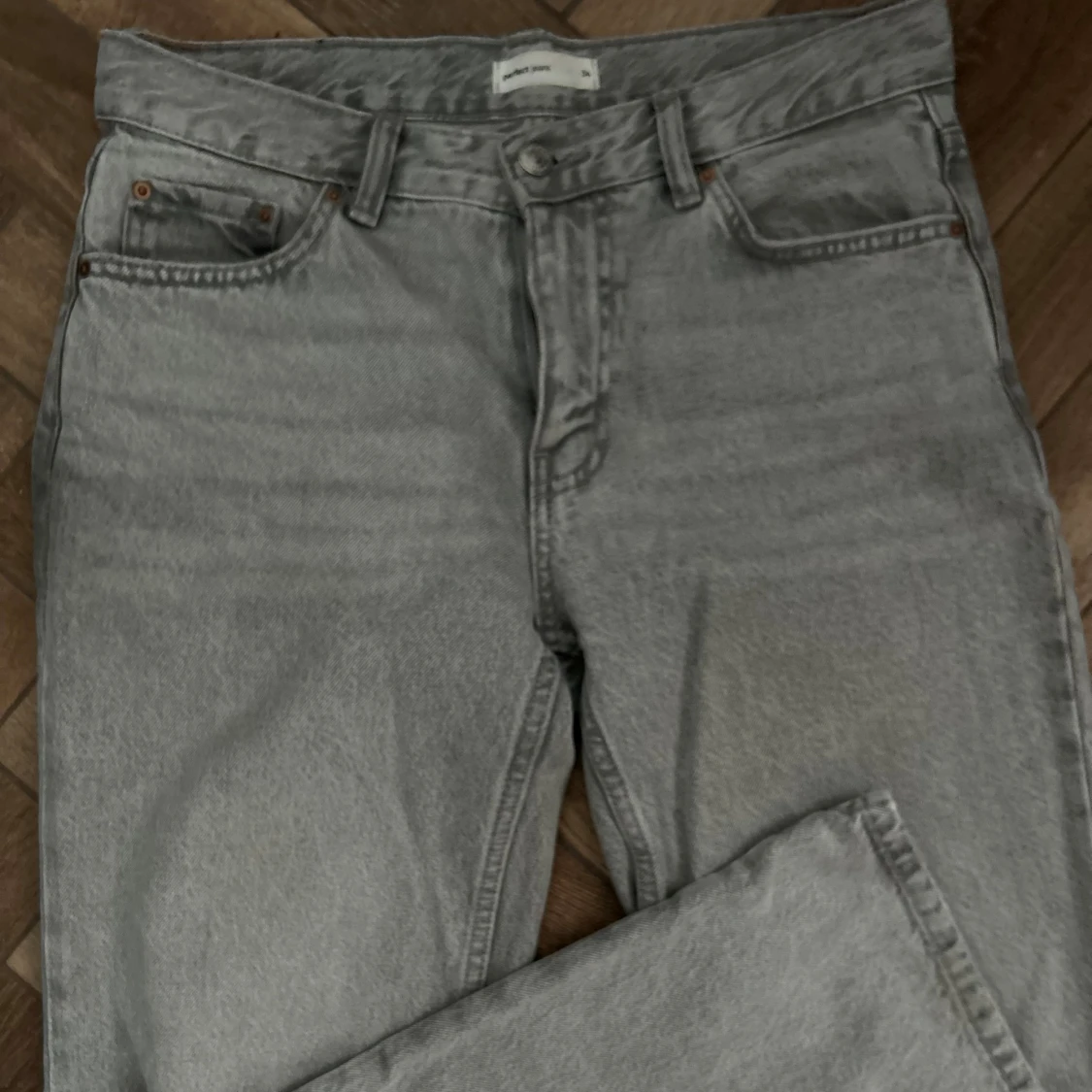 Gråa gina tricot jeans
