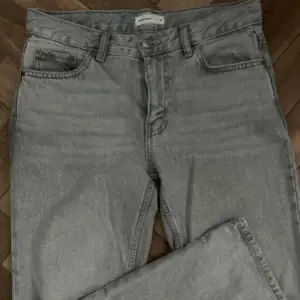 Ett par skit snygga och sköna jeans från gina tricot! De har inga defekter och är perfekt i längd på mig som är ca 170cm! 