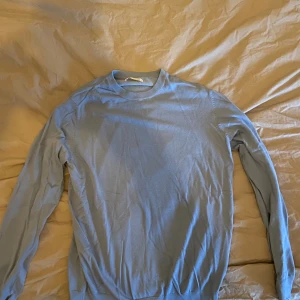 Tröja från Zara - Ljusblå tröja från Zara i storlek M