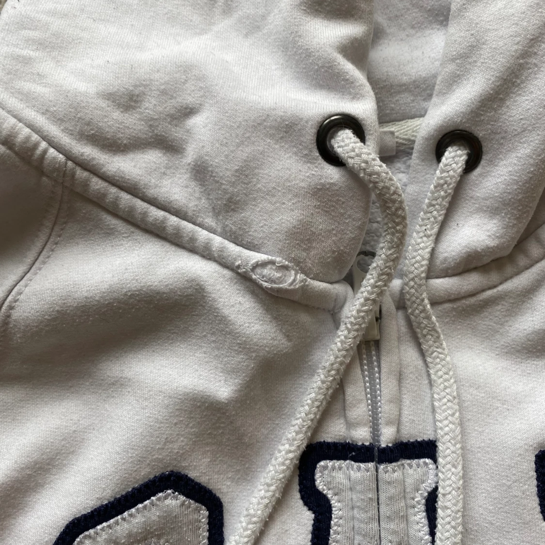 Vit huvtröja med dragkedja GAP  Stl Xs - 91