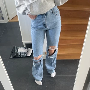 Jeans med hög midja - Snygga jeans från Missäy, storlek 38.