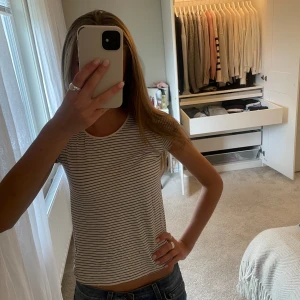 Randig tröja  - Så fin randig t-shirt nu till sommaren💓💓💖💖🩷🩷💗